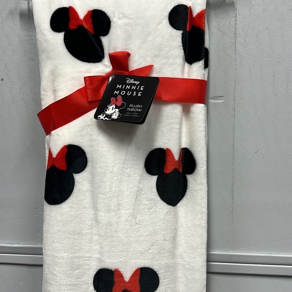 Disney Other - Disney Minnie Mouse Plush Throw NWT